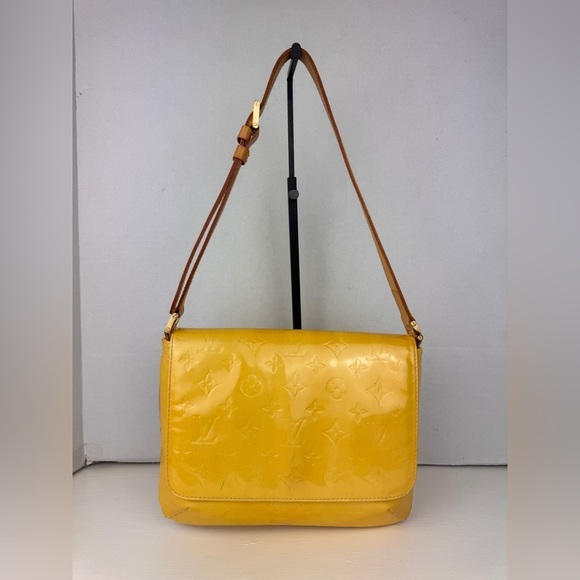 Louis Vuitton Handbags - LOUIS VUITTON VERNIS THOMPSON STREET SHOULDER BAG BEIGE/YELLOW